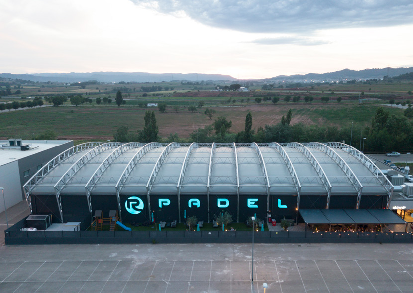 Moderne Stahlhalle – Hallenbau von ARTLIVE Design